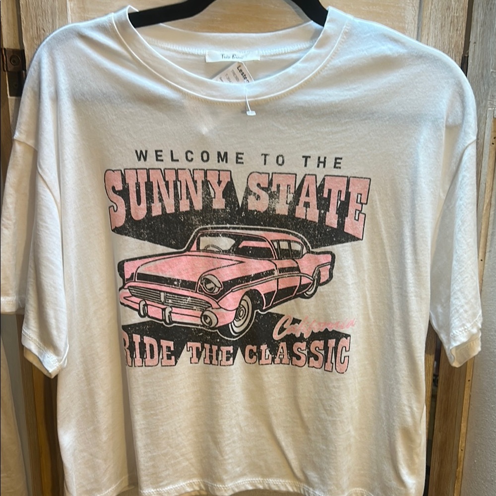 Tres Bien Classic Car Graphic Tee in White and Pink